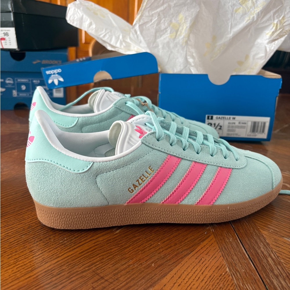 NEW Adidas Gazelle Women's Sneakers in Blue and Pink